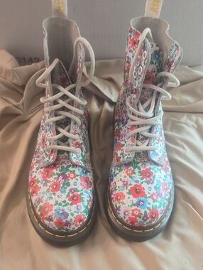 Like New  Never Worn Dr. Martens White and Yellow Floral Lace-Up Boot